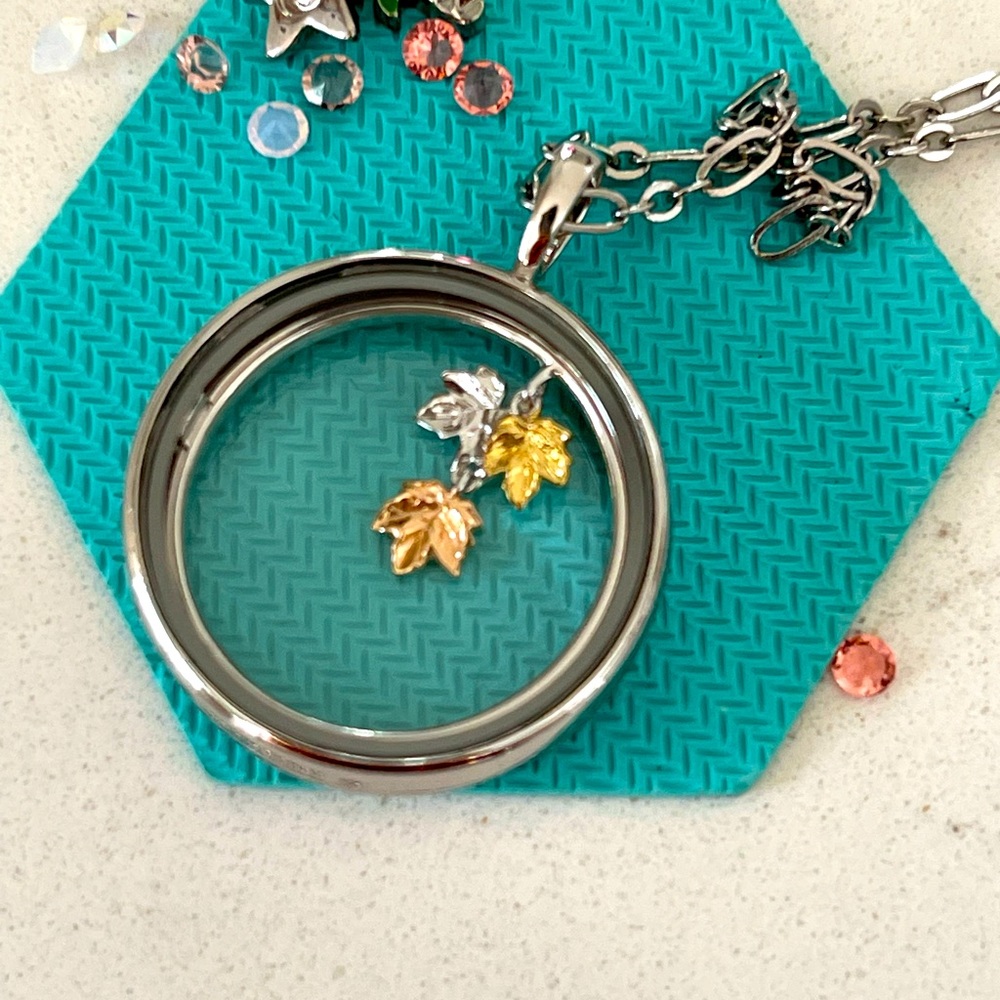 Authentic O2 Medium Silver Hinged Locket W/ Remov… - image 1